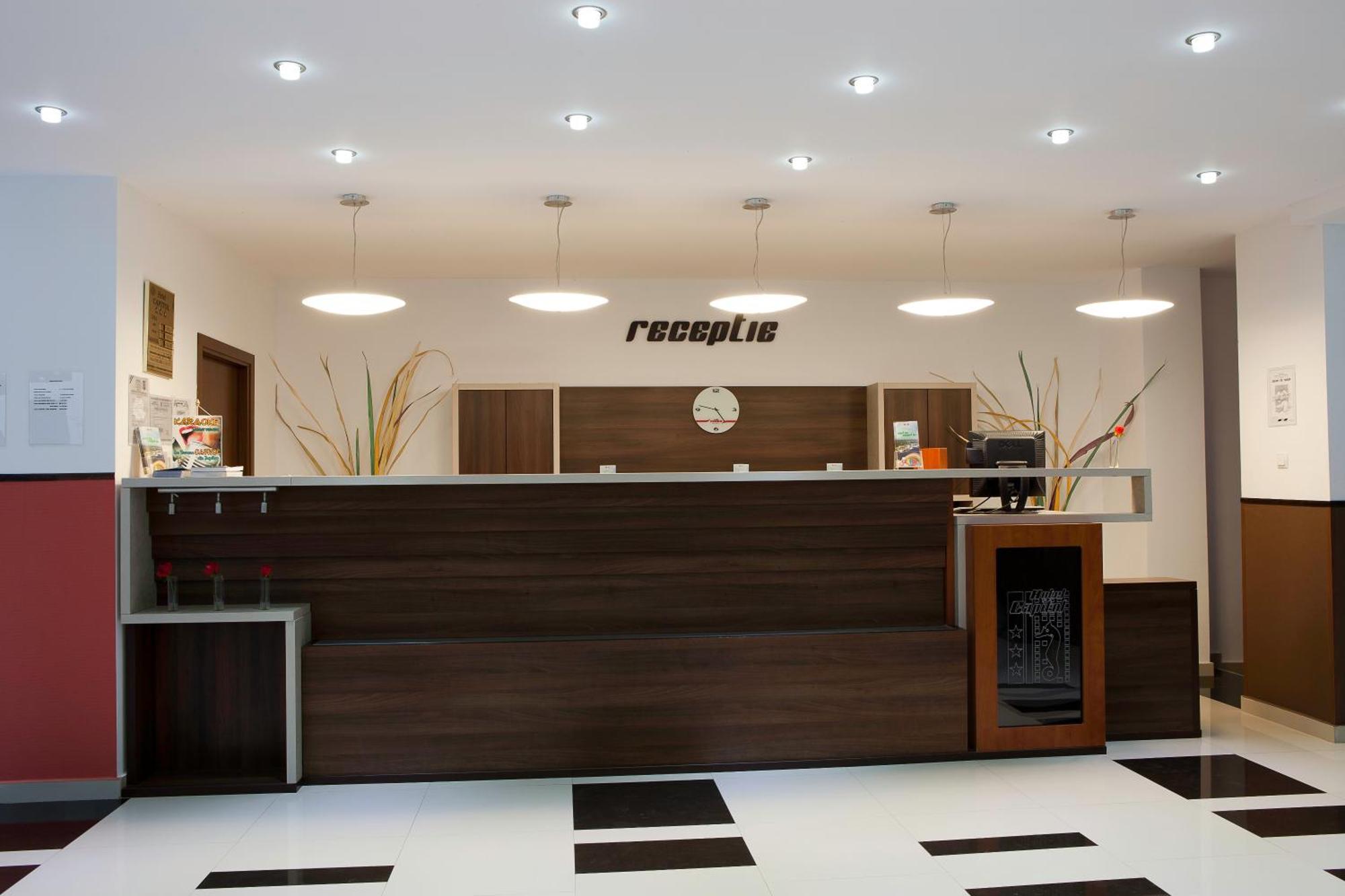 Hotel Capitol Юпитер Екстериор снимка